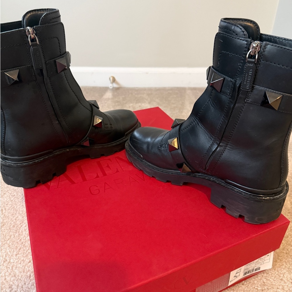 Valentino Garavani Black Leather Rockstud Lug Boots - Picture 6 of 7